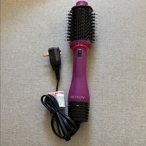 Revlon One-Step Dryer & Volumizer Hot Air Brush Blow Out Model RVDR5298 Allure